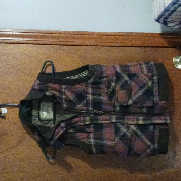 Vest - Picture 4 of 4